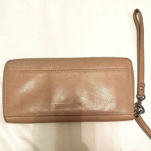 Lucky Brand Genuine Leather Wallet Tan Latte color - Great Condition